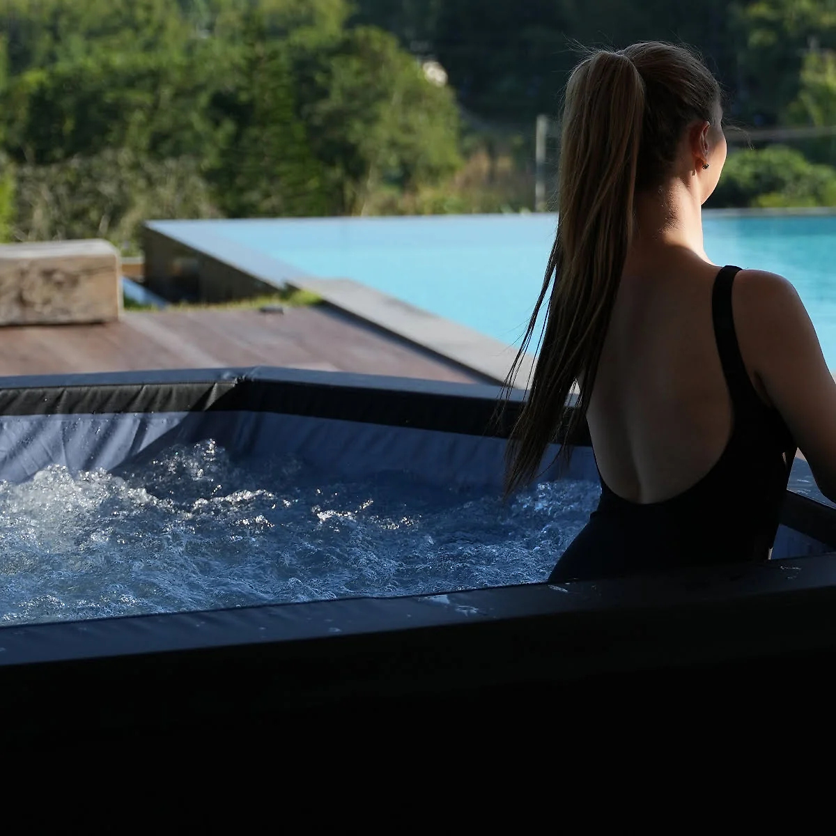 EZLIFE 4-5 Person Cut Corner Foam Hot Tub