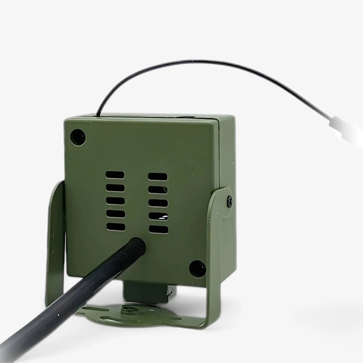 1080p HD weatherproof wildlife camera with night vision. motion detection. and remote access